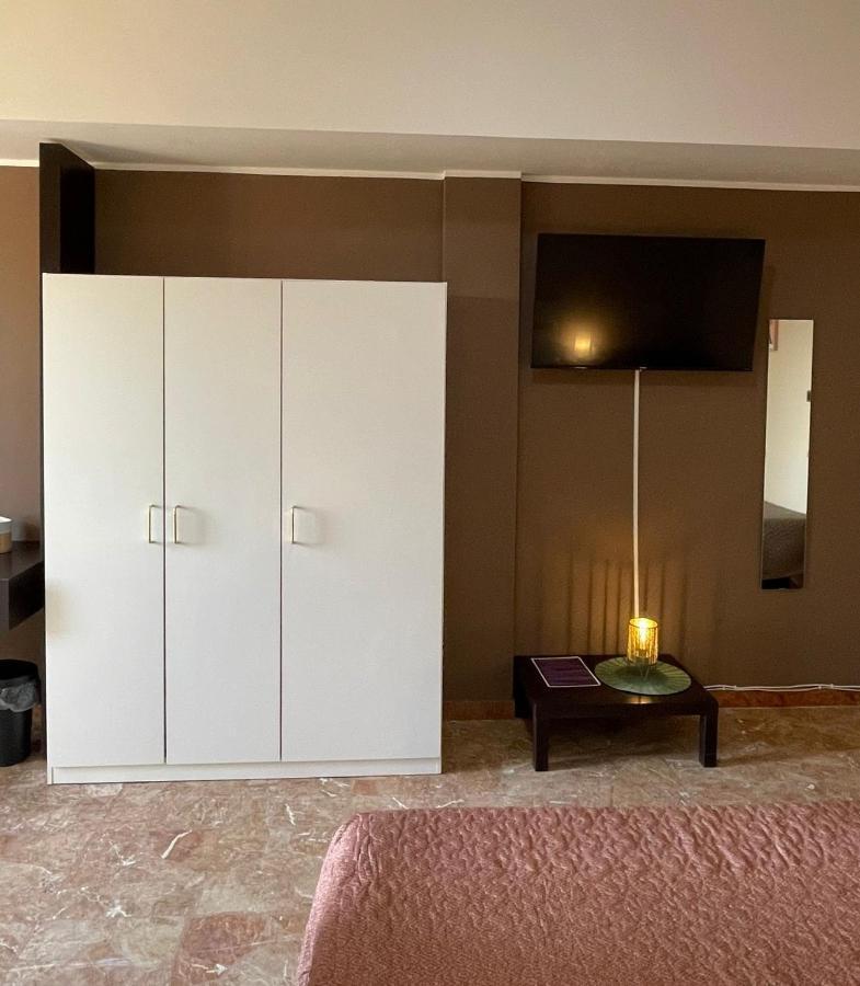 Casa Viola A 900 Mt Dalla Staz. Centrale Pescara